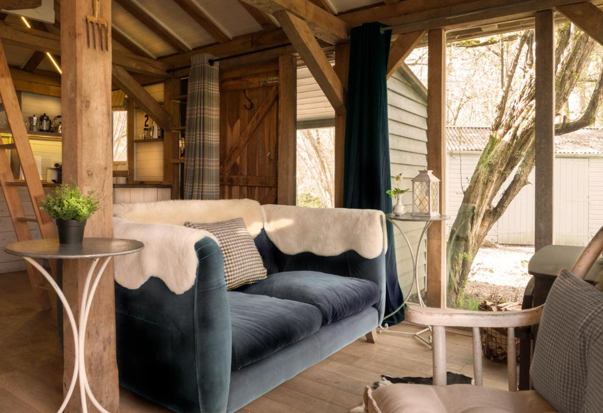 Luxury Boltholes cabin in the woods with hot tub - Housity