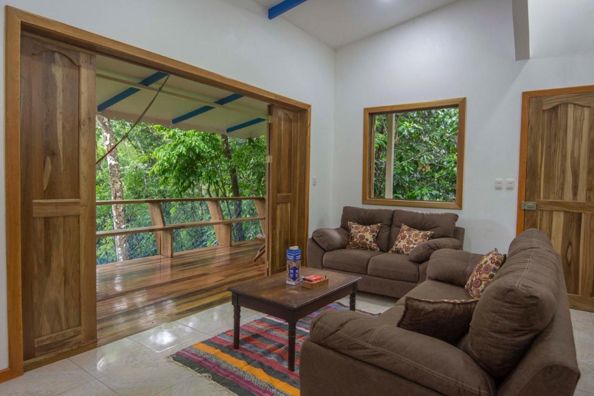 Blue Maverick Retreat - Secluded Nature Escape - 4WD Access Required - Housity