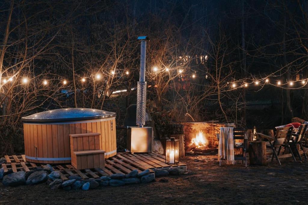 Biniște -Tiny House by the river - Housity