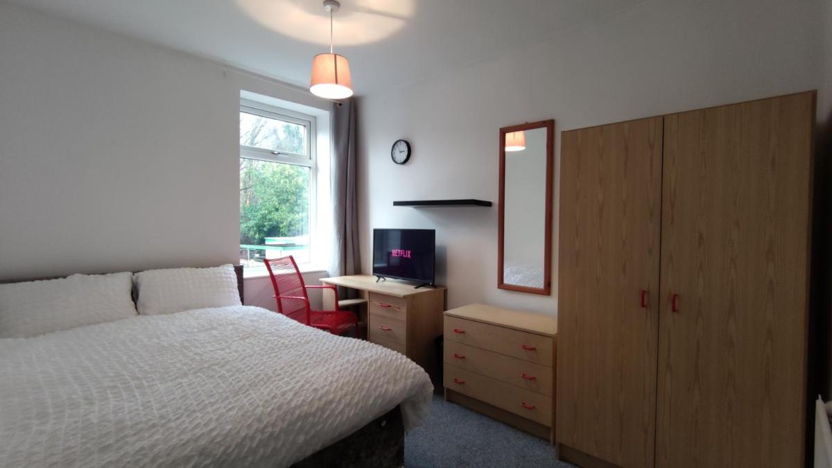 Lovely 2 Bedroom House - Housity