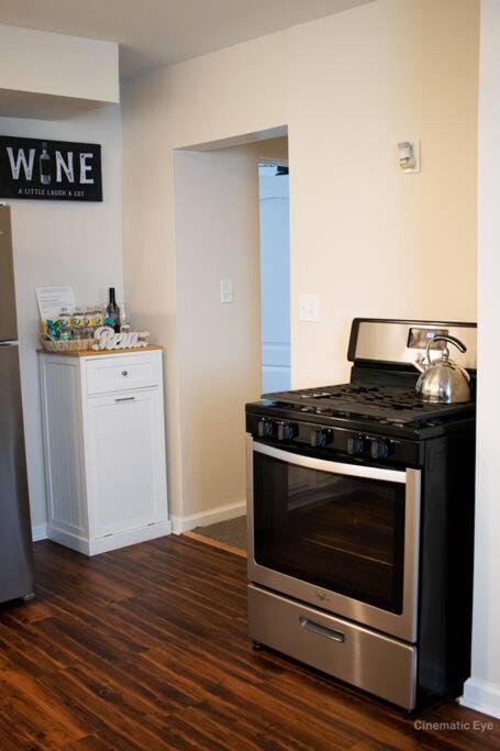Cheerful 2 Br home with fireplace - Housity
