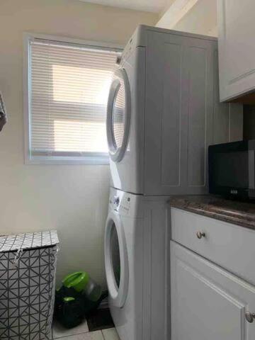#12 ROOM IN THE HOUSE Modern Minimal Bright Room 5 Min To Brandeis! - Housity