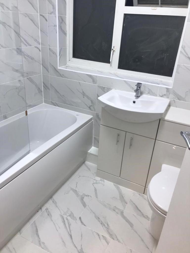 Suitetrails - Stylish Beautiful Rooms in Upminster