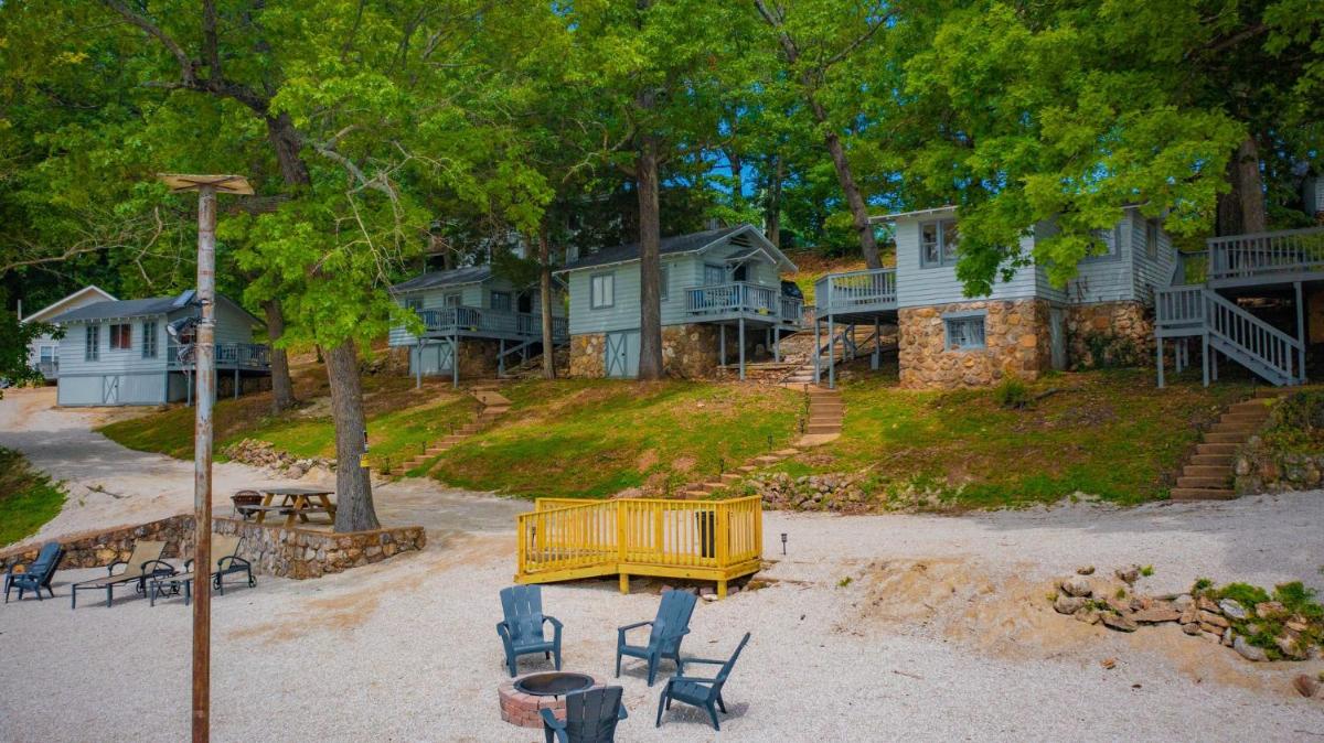 Lakeshore Fishing Cabin #3, Ramp, dock, fire pit - Housity