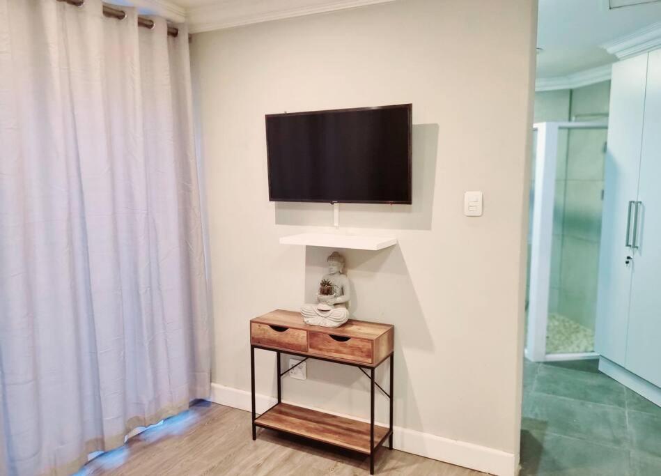 Suitetrails - Adorable 1 Bedroom with Solar and Free Parking