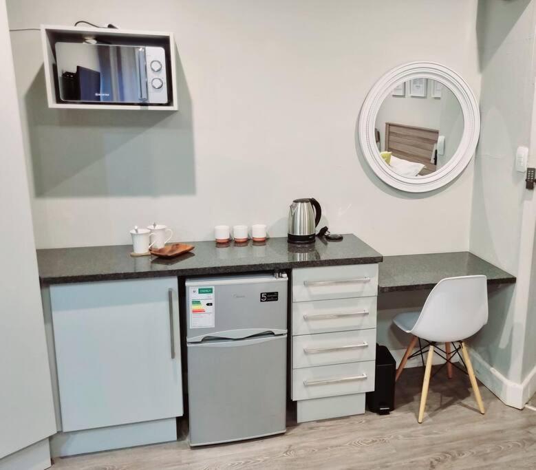 Suitetrails - Adorable 1 Bedroom with Solar and Free Parking