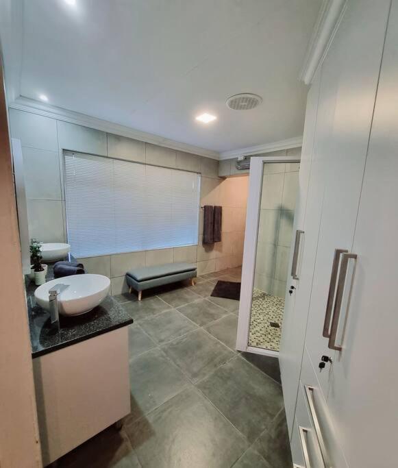 Suitetrails - Adorable 1 Bedroom with Solar and Free Parking