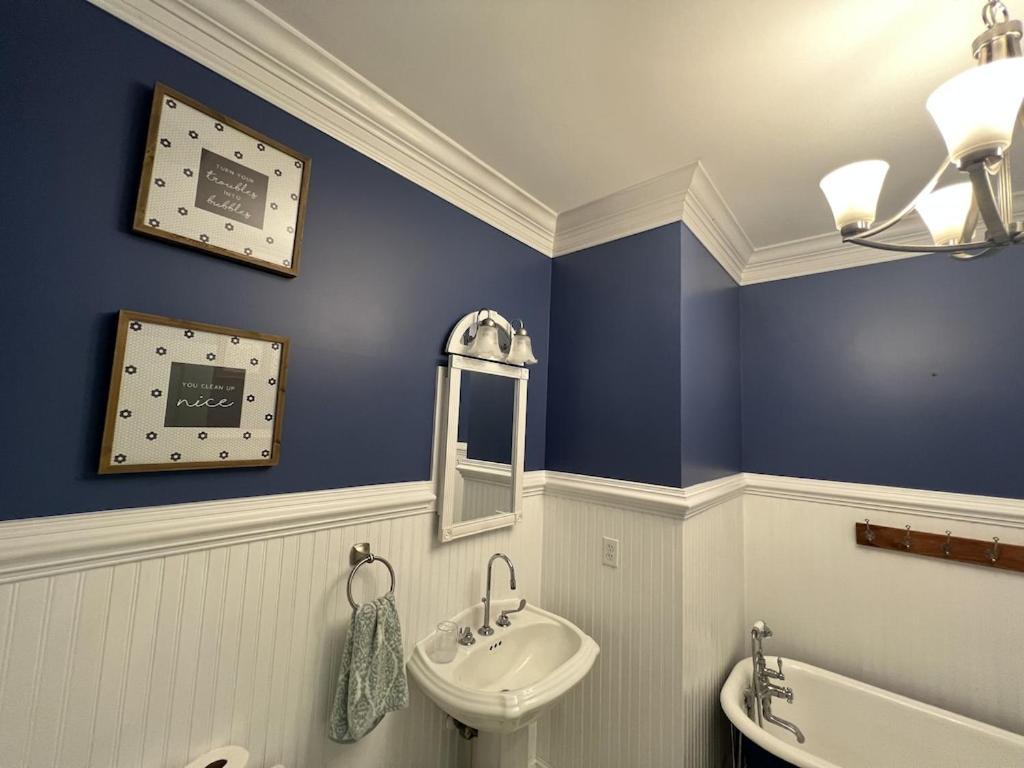 Hook Wine & Sinker~sleeps 14 to 16 includes slip at Inn water views!!! - Housity