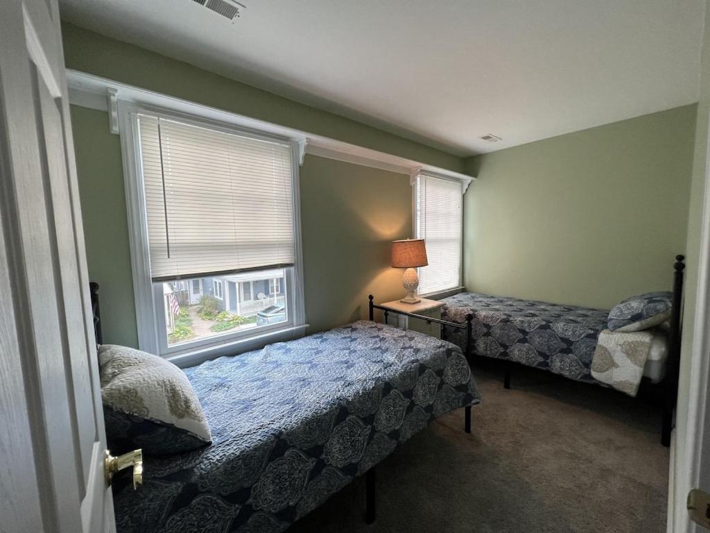 Hook Wine & Sinker~sleeps 14 to 16 includes slip at Inn water views!!! - Housity