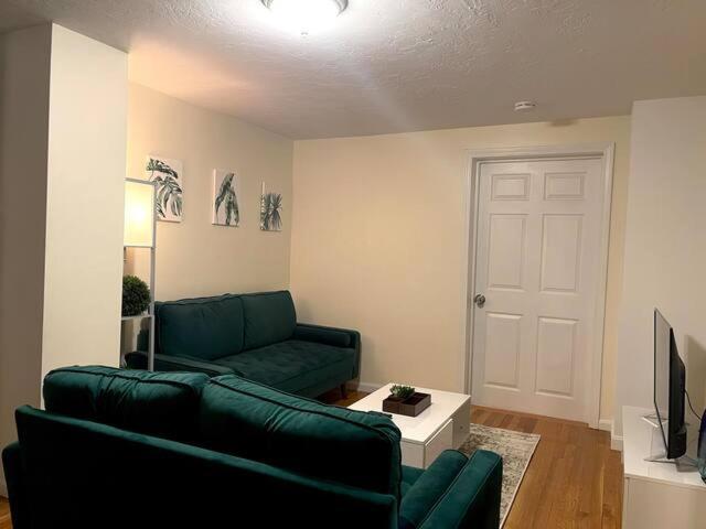 #13 ROOM IN THE HOUSE Bohemian Stylish Room 5 Min To Brandeis Uni! - Housity