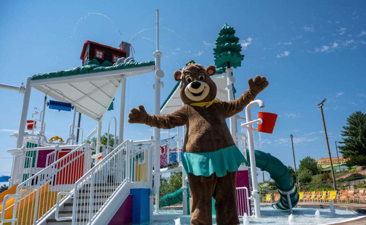Yogi Bear's Jellystone Park Camp-Resort Wisconsin Dells - Housity