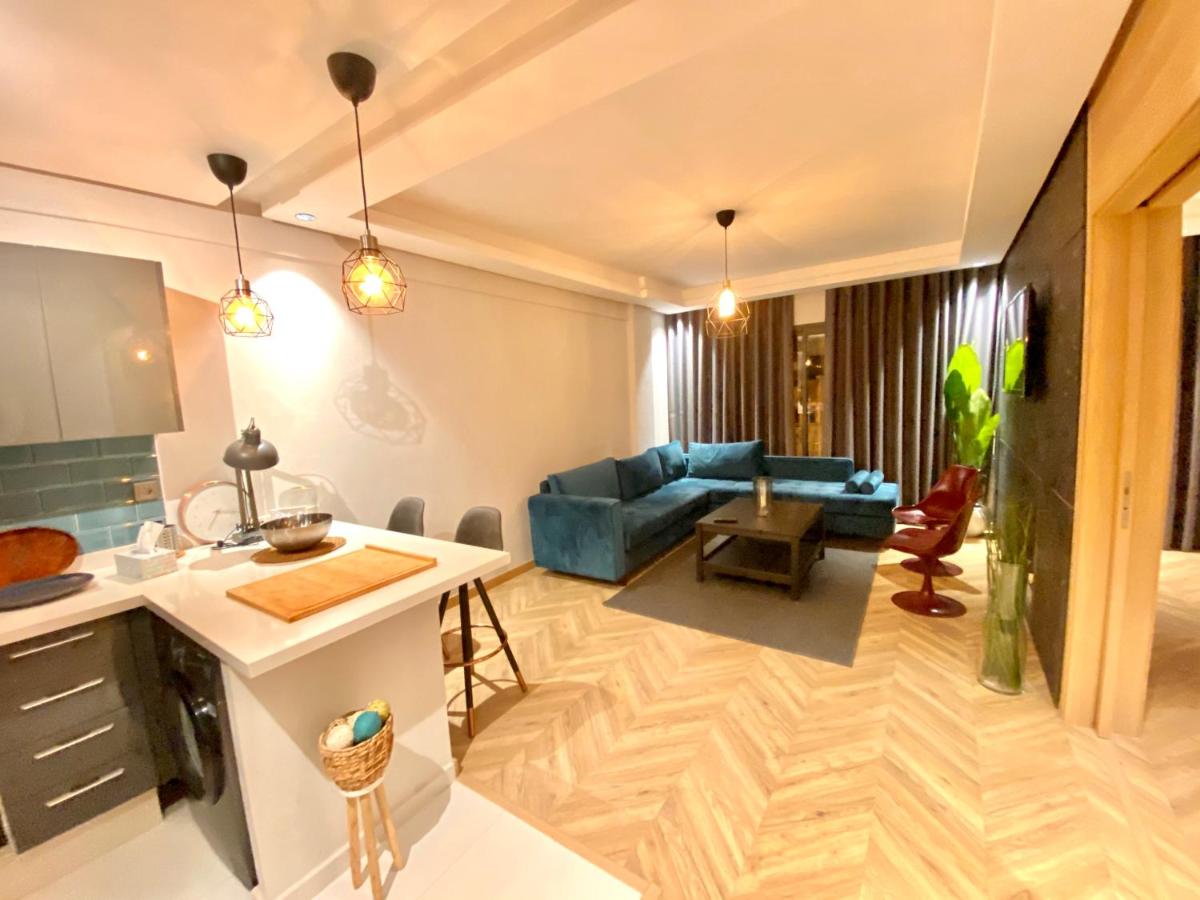 Suitetrails - Spacious NEW 1-bedroom unit in DOWNTOWN w Terrace and free Parking