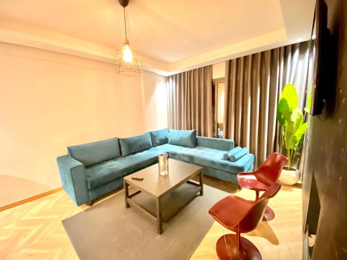 Suitetrails - Spacious NEW 1-bedroom unit in DOWNTOWN w Terrace and free Parking