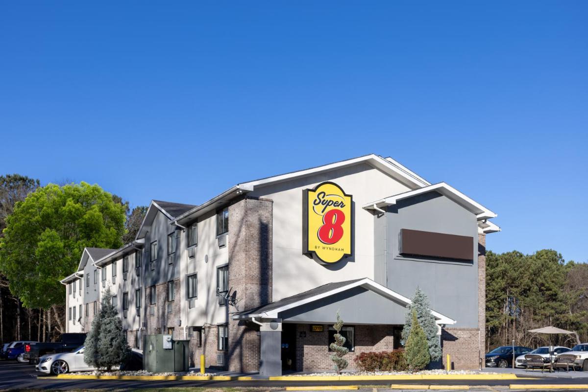 Super 8 by Wyndham Villa Rica - Housity
