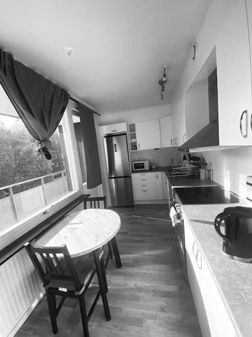 A room apartment with kitchen, toilet and balcony. - Housity