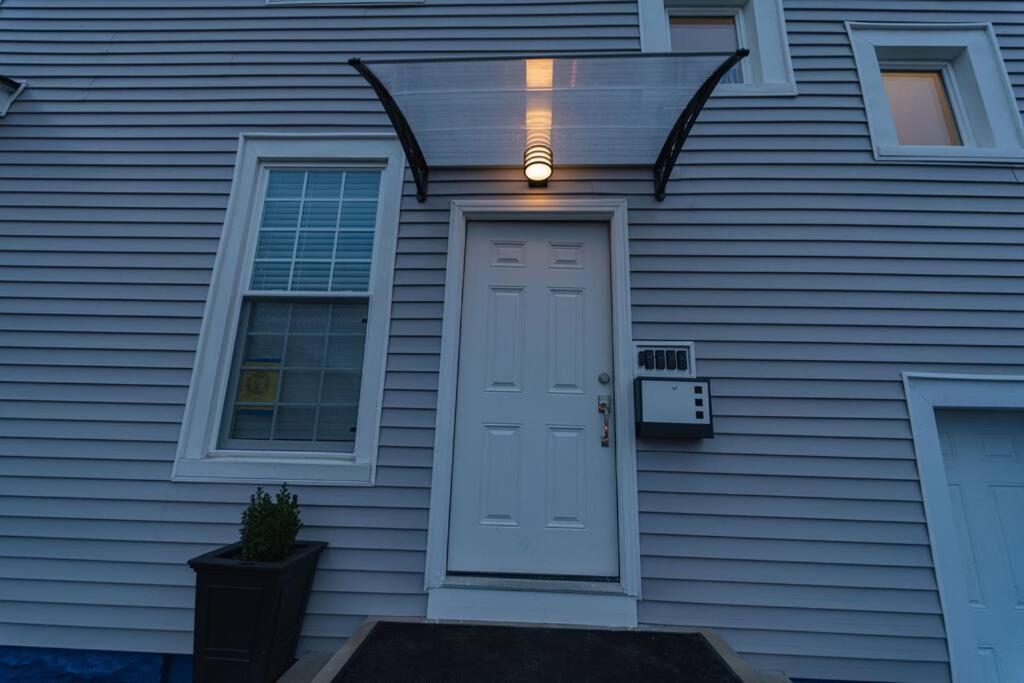 Modern, Luxury 2 Bedroom Apt in Prime Location - Housity