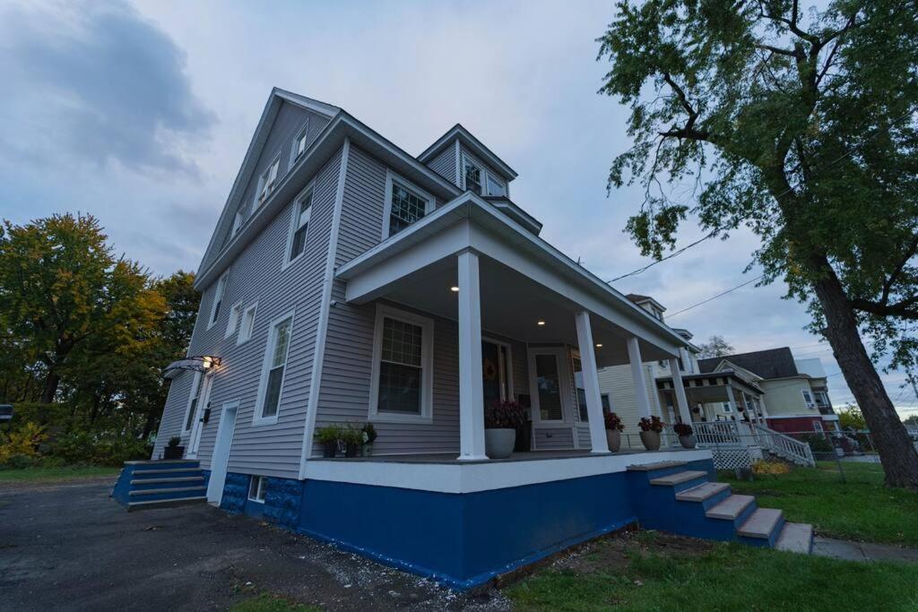 Modern, Luxury 2 Bedroom Apt in Prime Location - Housity