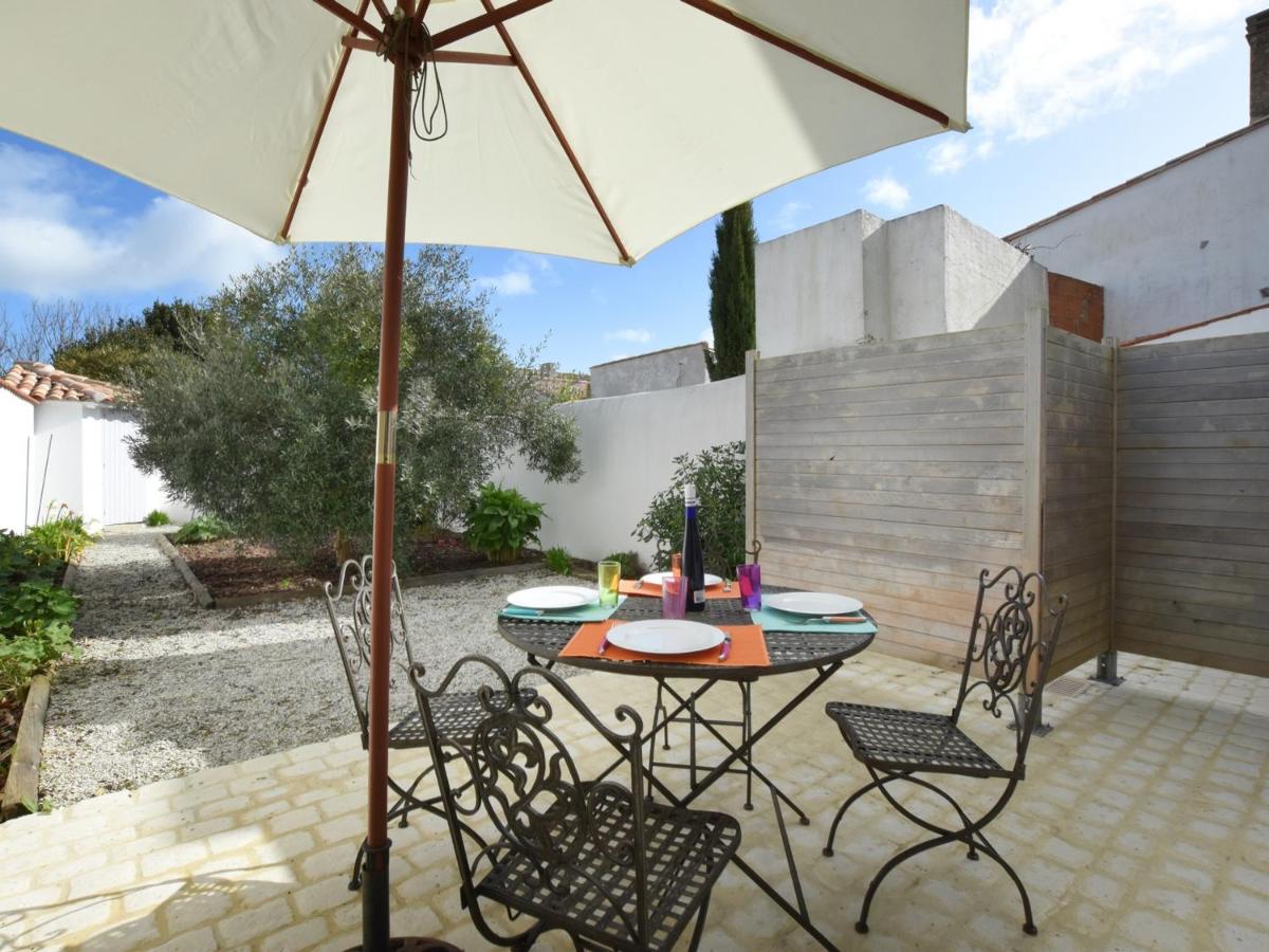 Maison de village à Ars-en-Ré, 9 pers, à 300m du port, jardin, Wi-Fi, idéal pour familles - FR-1-258-83 - Housity
