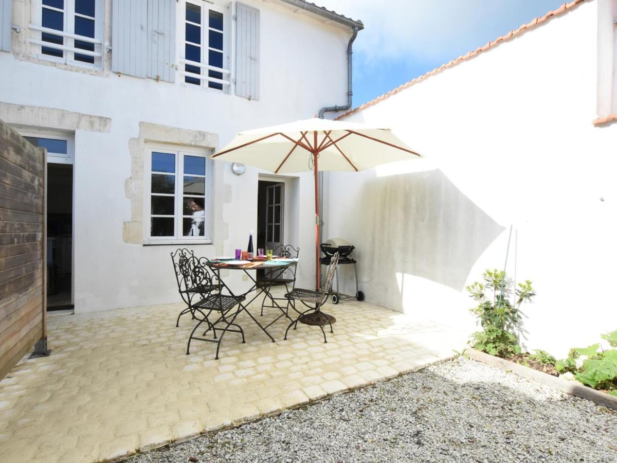 Maison de village à Ars-en-Ré, 9 pers, à 300m du port, jardin, Wi-Fi, idéal pour familles - FR-1-258-83 - Housity
