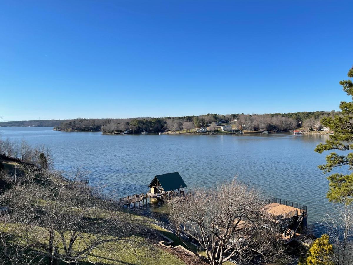Modern Lakefront Views at Lake Hickory Haven - Housity