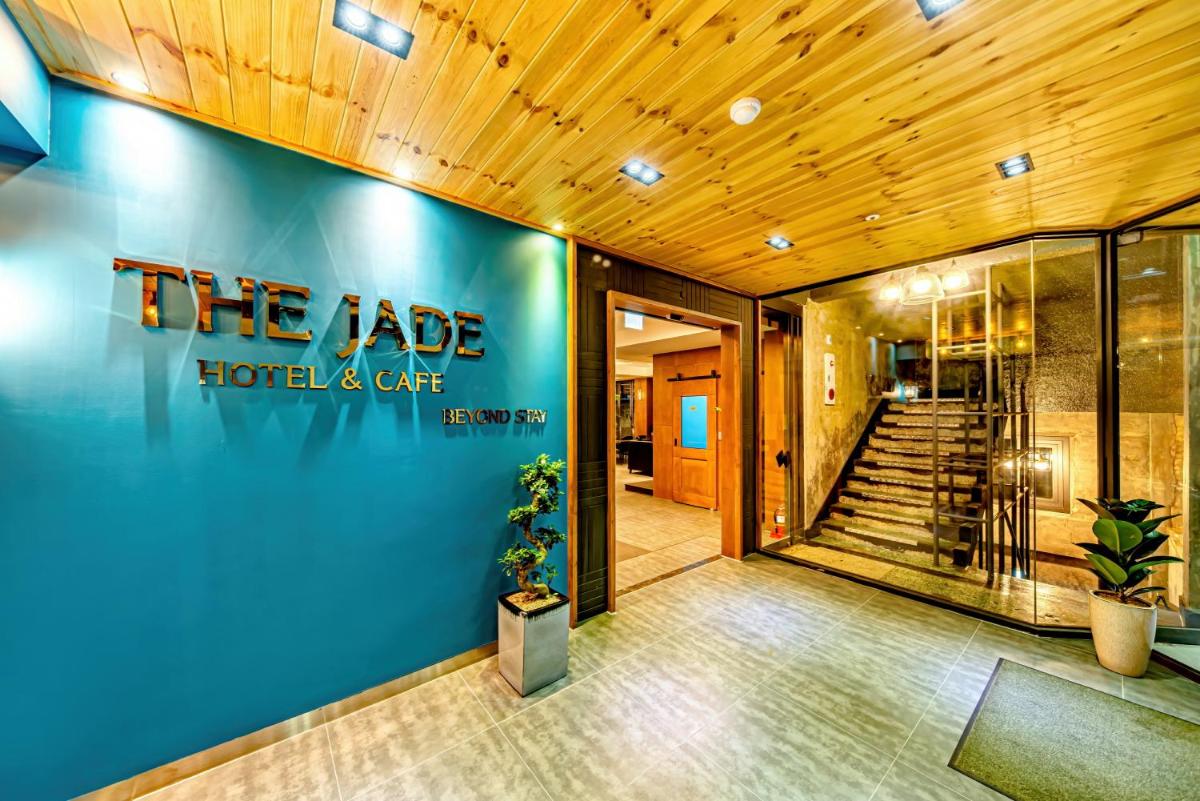 The Jade Hotel - Housity