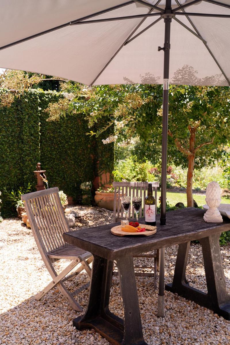 Tranquil, spacious and private garden retreat - Housity