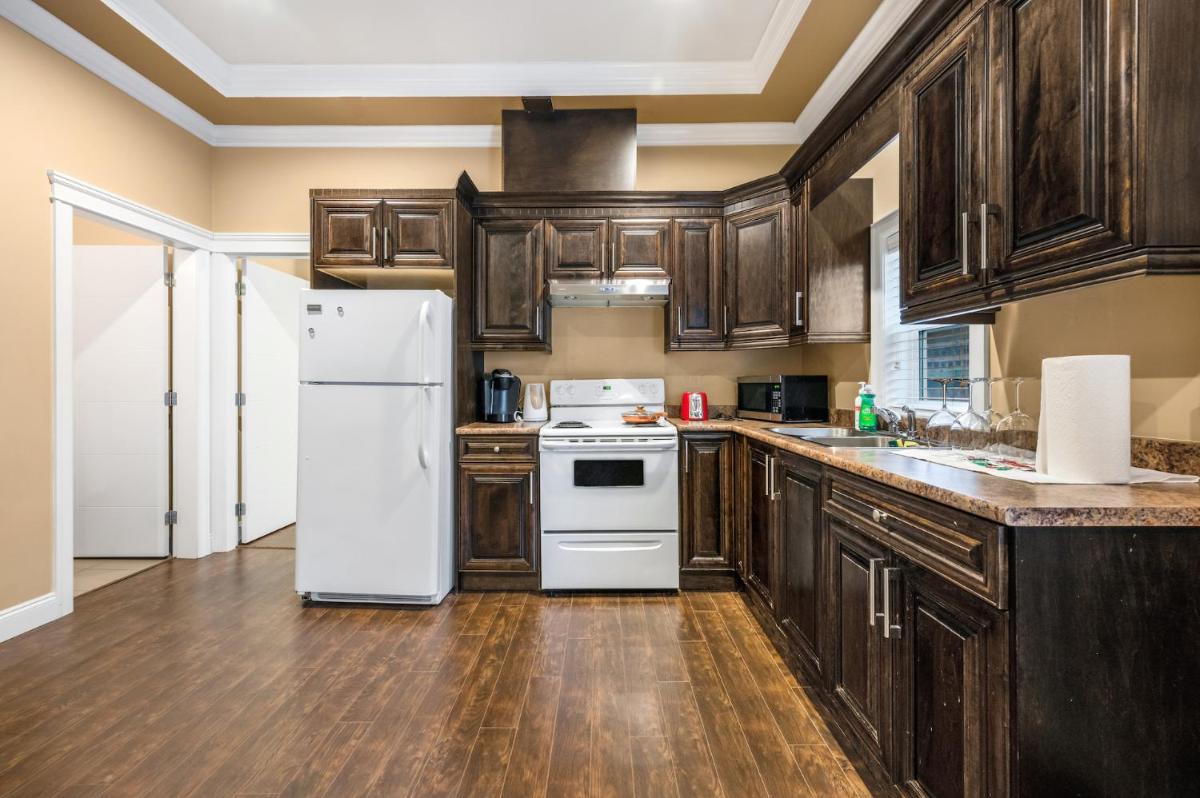 Dream home with kitchen, own entrance - Housity