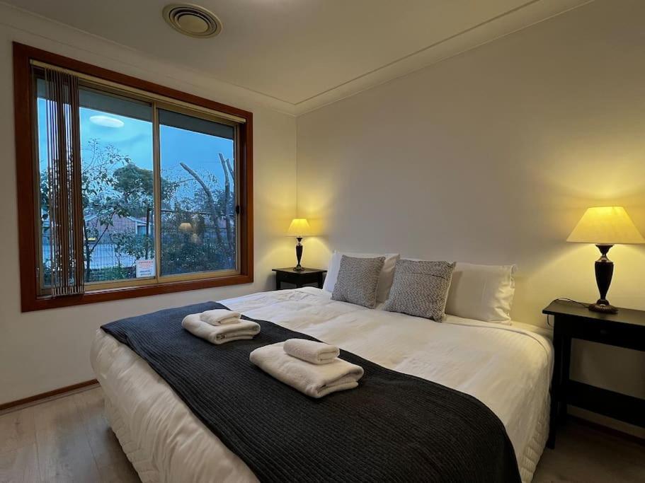 Traditional Cozy 3 Bedroom house in heart of Syd - Housity