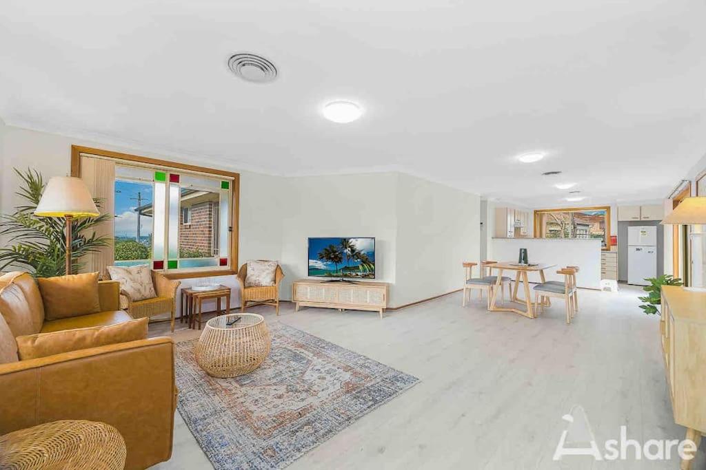 Traditional Cozy 3 Bedroom house in heart of Syd - Housity