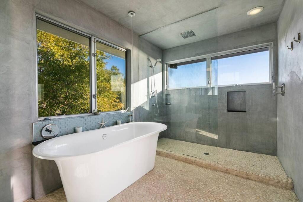 Malibu Secluded Escape Ocean View Zen House - Housity