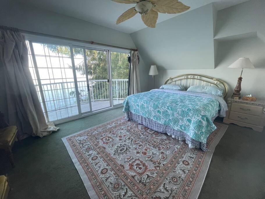 Vancouver Castle Waterfront with hot tub beach downtown - Housity