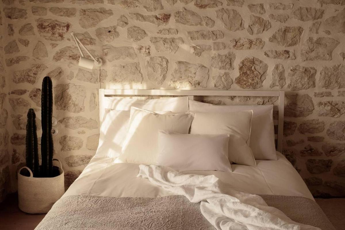 Pelagoo Residence - Amazing Stone House in Kalamos - Housity