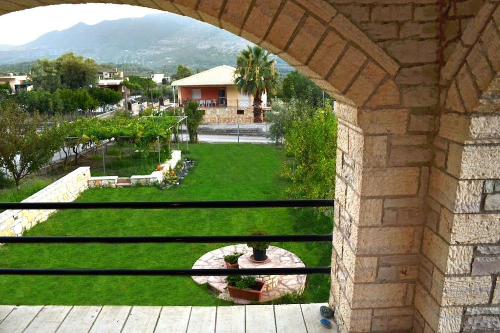 ΤΟ ΠΕΤΡΙΝΟ - Καλοκαιρινό Σπίτι κοντά στα Σύβοτα - ΦΑΣΚΟΜΗΛΙΑ - Housity