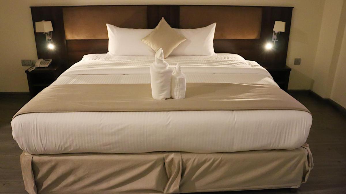 Weekdays Hotel - Housity