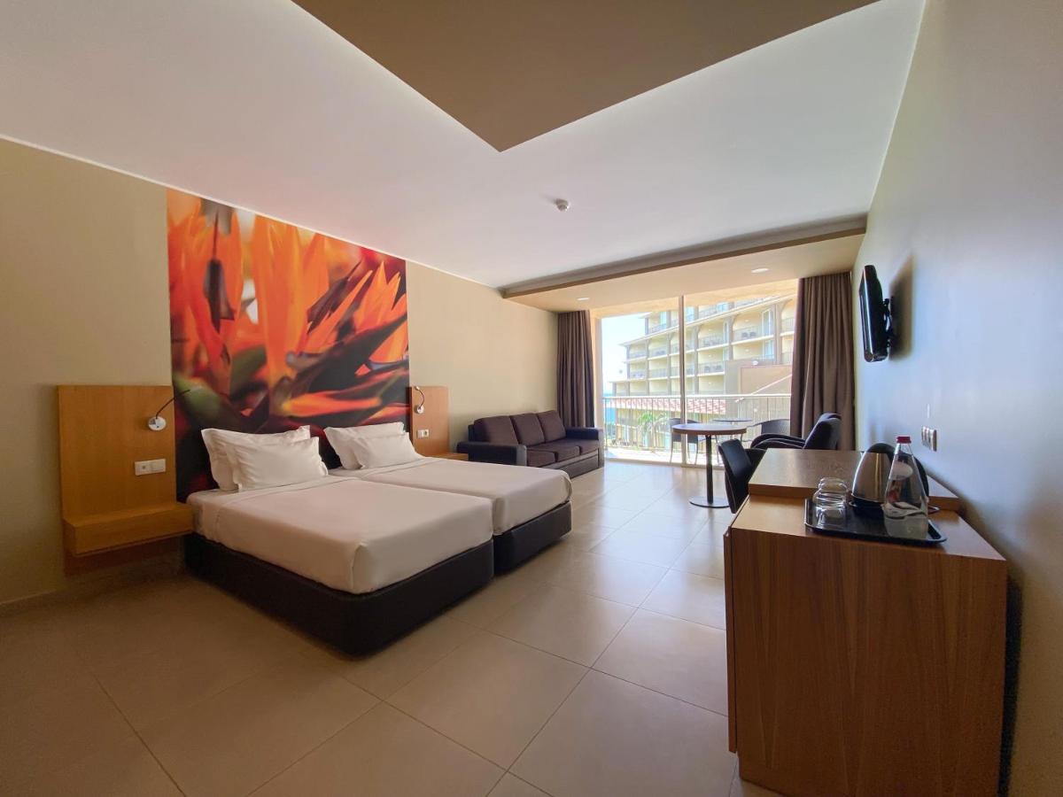 Uma cama ou camas num quarto em The Views Oasis