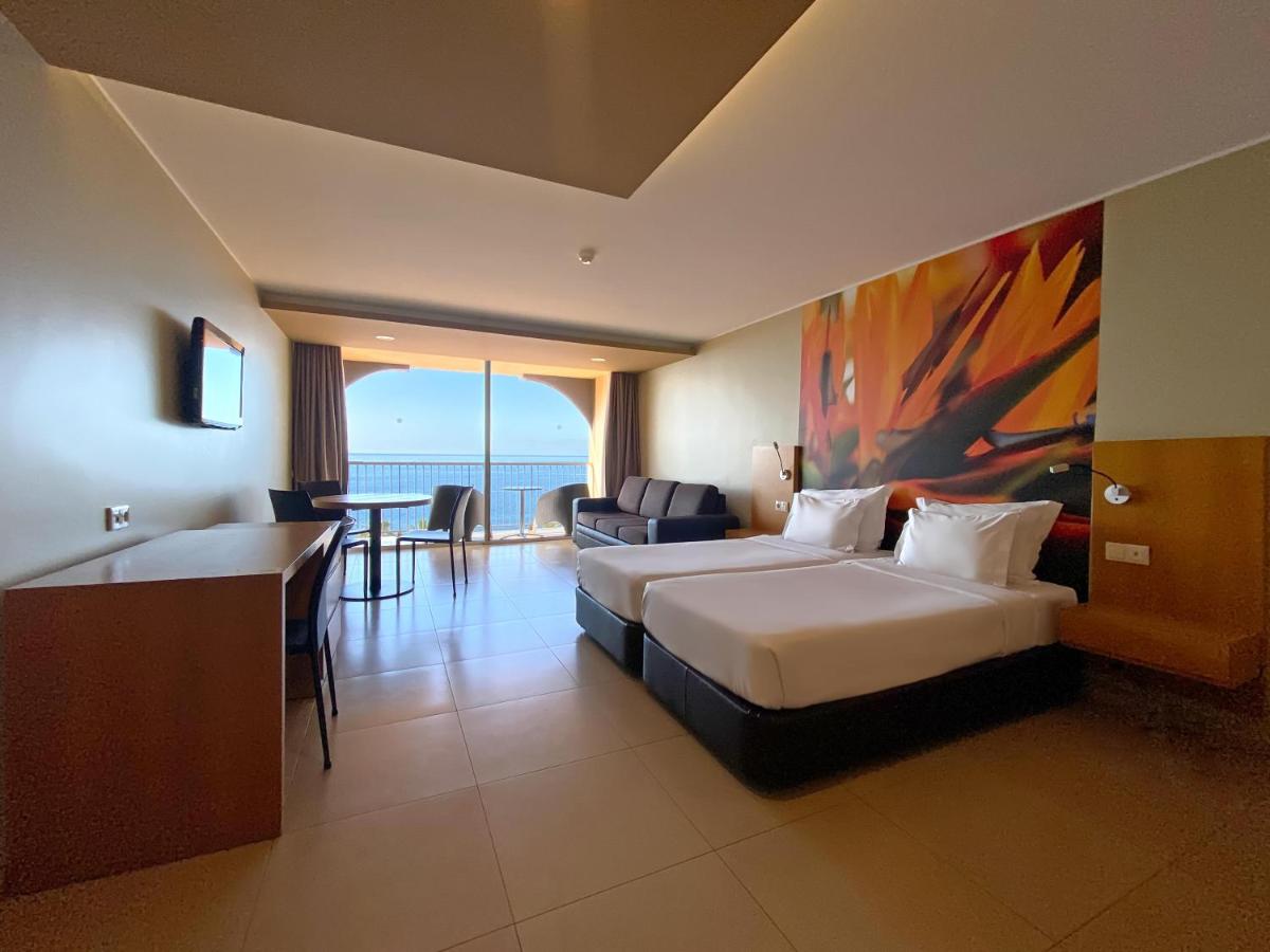Uma cama ou camas num quarto em The Views Oasis