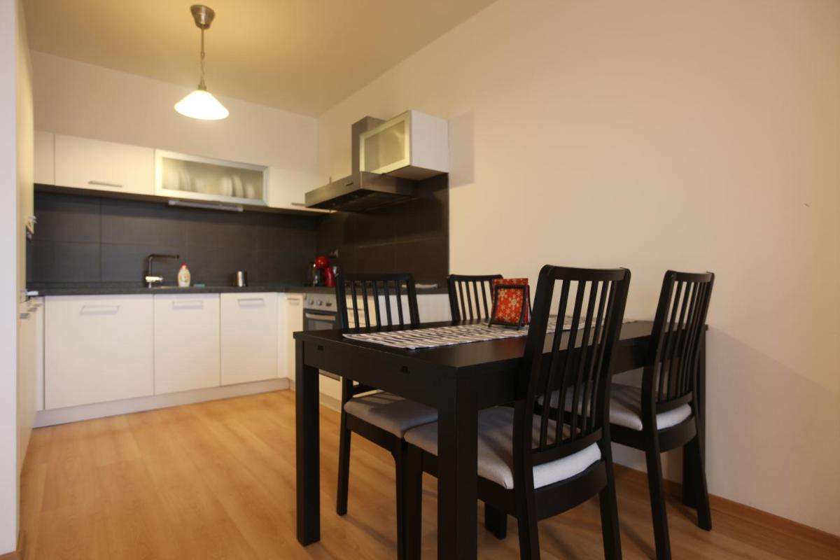 Suitetrails - Koloseo residence 12th floor Lake view Free parking