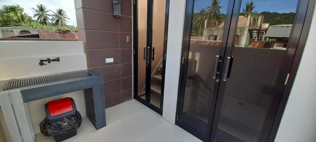 Duero Bohol Modern Apartment with Rooftop - Housity