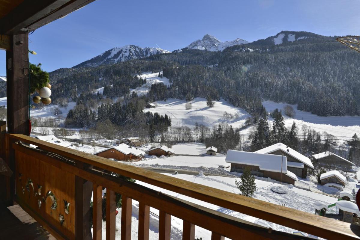 Vue générale sur la montagne ou vue sur la montagne depuis l'hôtel
