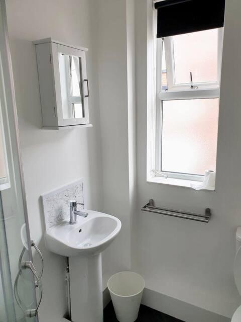 Private Double Room + En-Suite - Housity