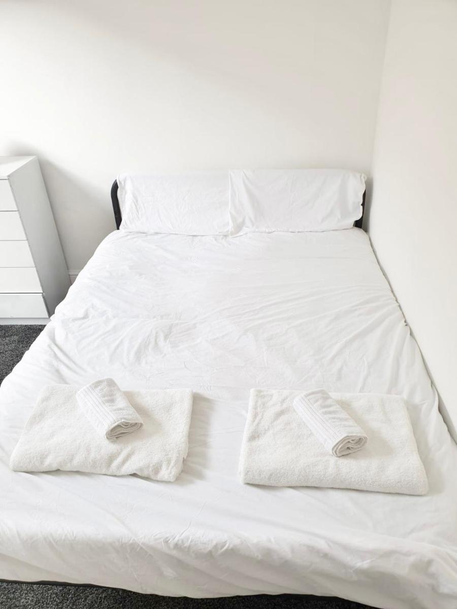 Private Double Room + En-Suite - Housity