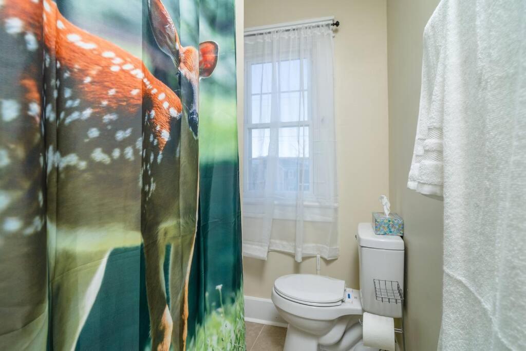Dog and Family Friendly 4BR w WIFI and Fenced Yard By Zen Living Short Term Rental - Housity