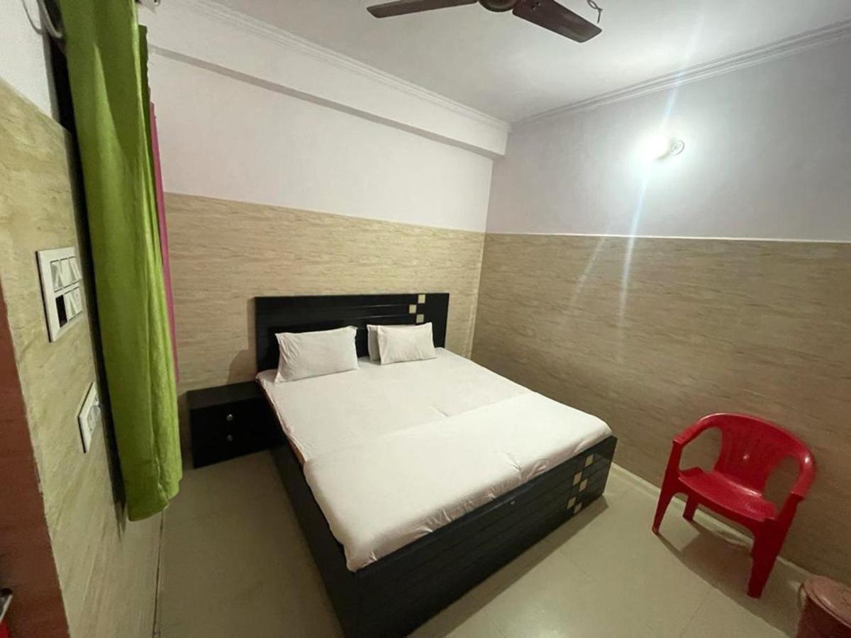 STAYMAKER Hotel Mauryan's near High Court - Housity