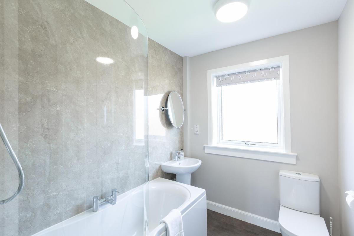Cannich Cottage at Parbroath Farm - Housity