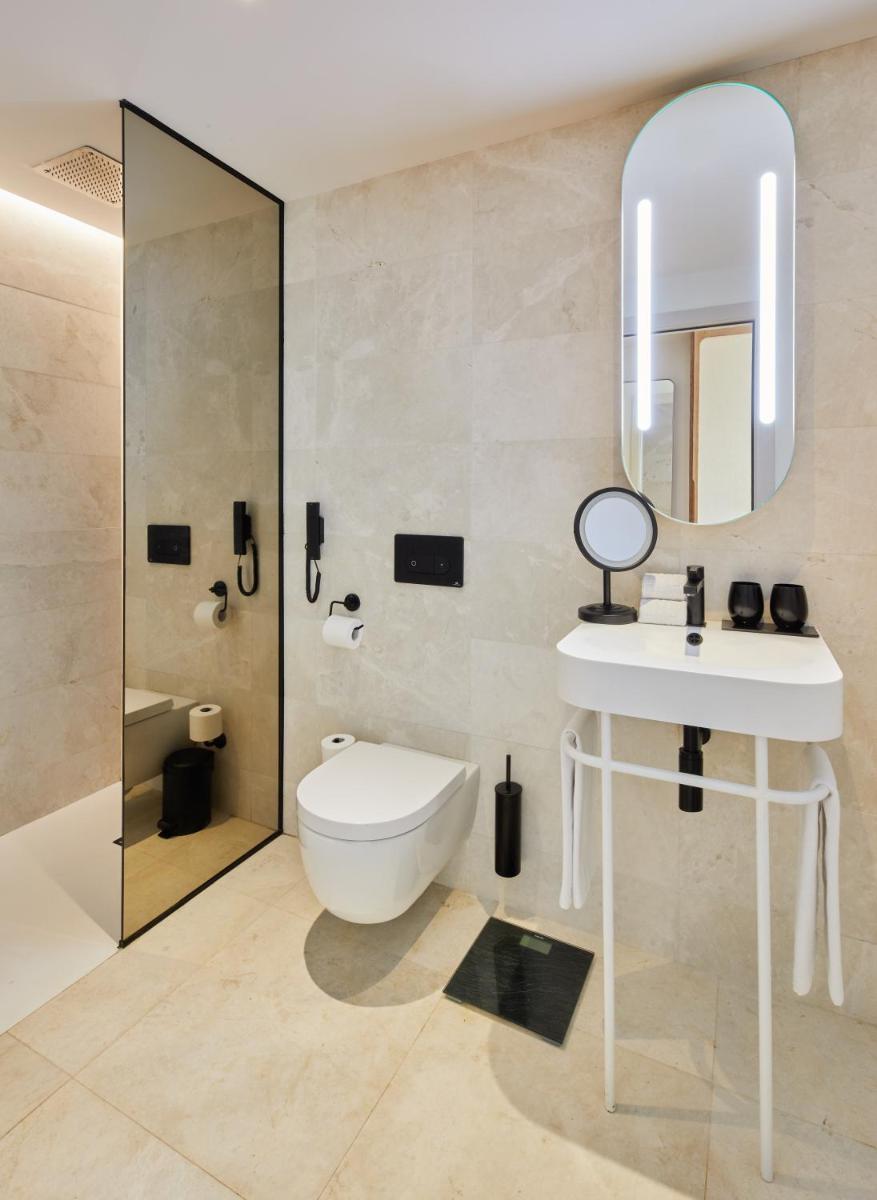 Un baño de TRS Ibiza Hotel - Adults Only