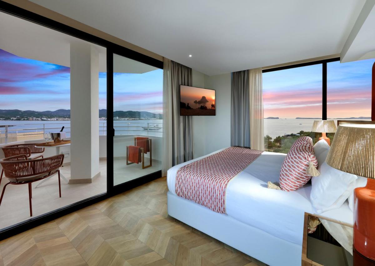 Cama o camas de una habitación en TRS Ibiza Hotel - Adults Only
