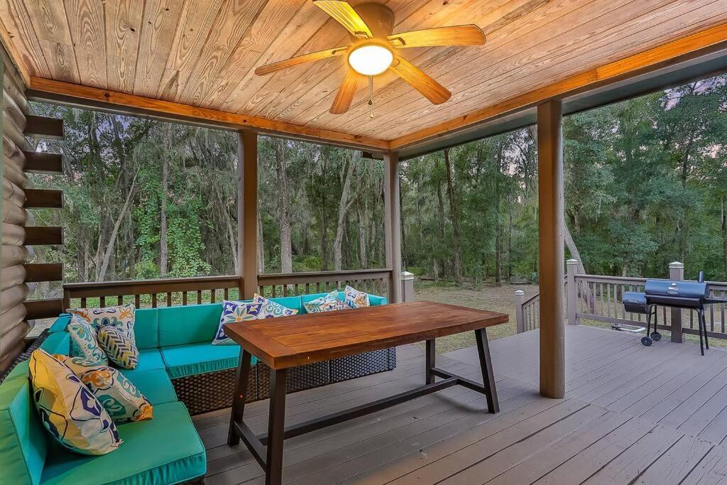 Cozy 4BR Cabin on 11 acres with pool, BBQ & patio! - Housity