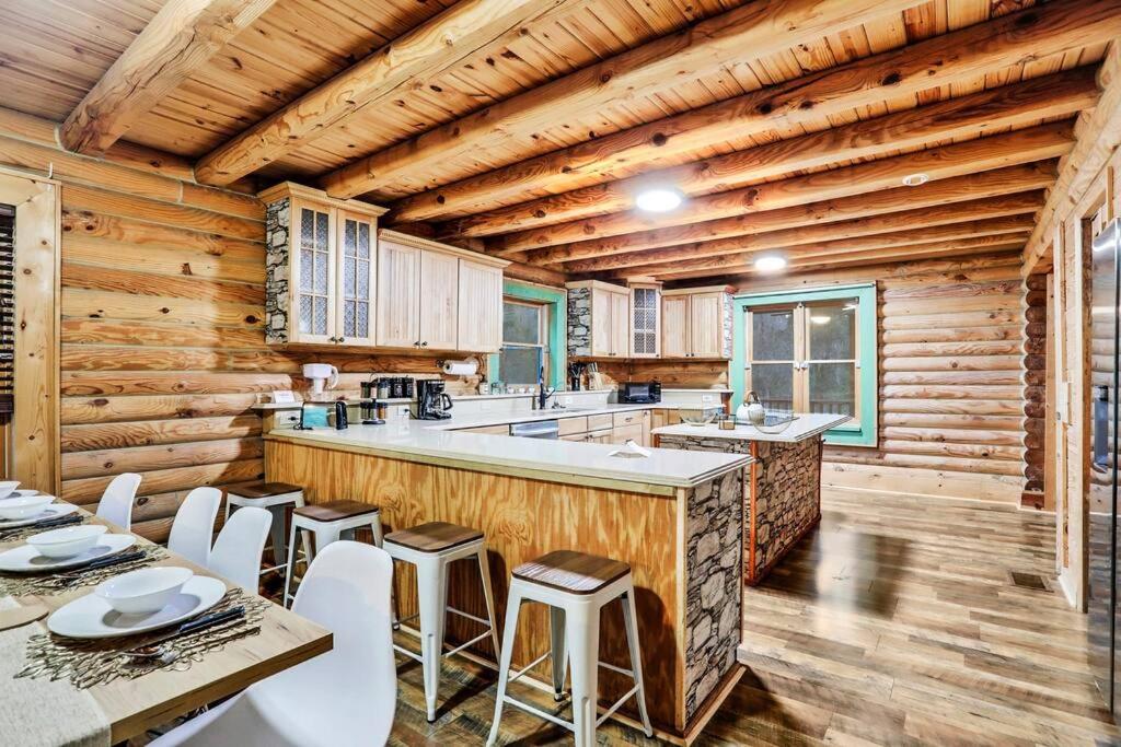 Suitetrails - Cozy 4BR Cabin on 11 acres with pool, BBQ & patio!