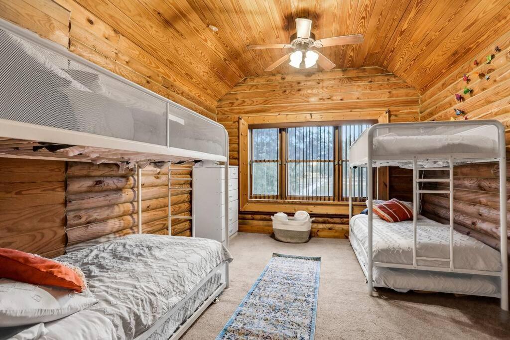 Suitetrails - Cozy 4BR Cabin on 11 acres with pool, BBQ & patio!