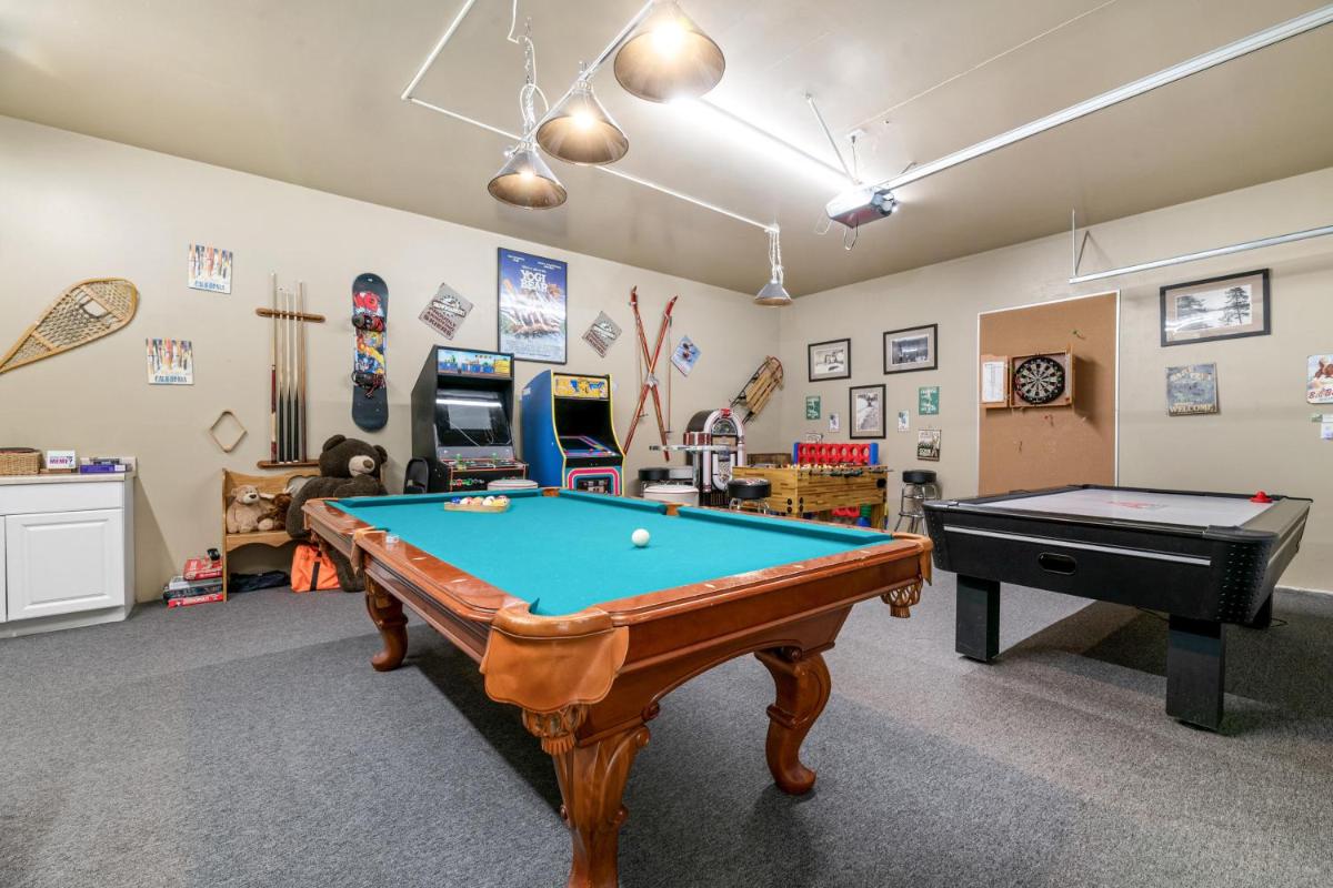 YOGI BEARS DEN - Close to Lake and Slopes - Housity